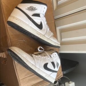 Nike Air Jordan 1 Retro White Black Sneakers